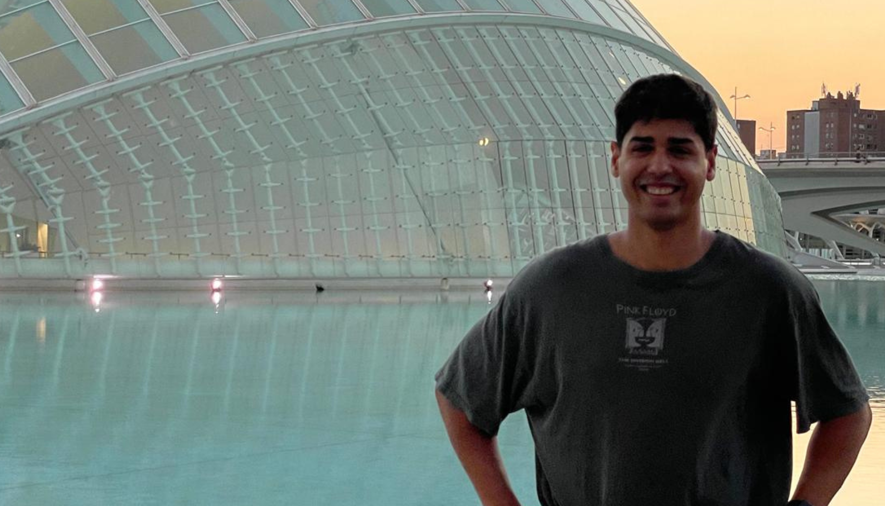 De candidato a profesional: cómo Antonio encontró su primer empleo como comercial junior